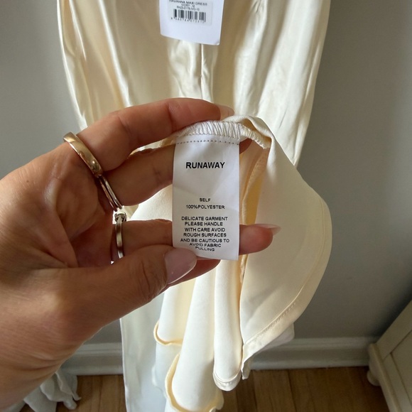 RUNAWAY Havanna Dress Ivory - Picture 7 of 8